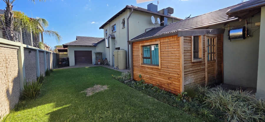 4 Bedroom Property for Sale in Roylglen Gardens Northern Cape